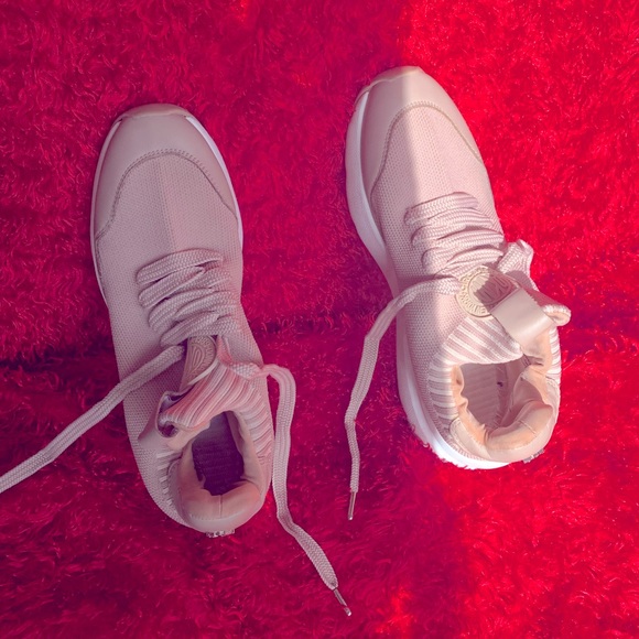 Super Cute DKNY - Picture 5 of 8